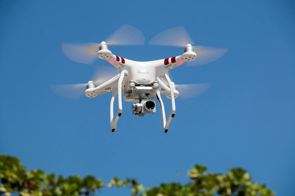 Comment former les professionnels de l'agriculture à l'utilisation des drones pour l'optimisation des cultures ?