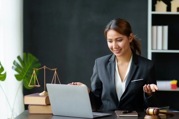 Avocat paris : expertise en droit commercial et immobilier